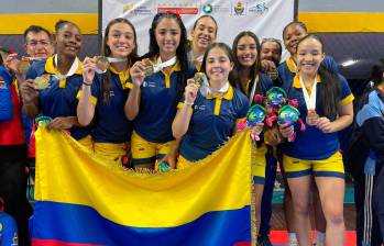 Este es el grupo de voleibol femenino que se quedó con la medalla de oro al vencer a Venezuela. FOTO cortesía 