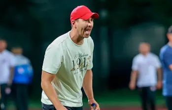 El entrenador antioqueño Sebastián Botero, quien habitualmente dirige al equipo sub-20, asumió su segundo interinato al frente del Medellín. Foto: Manuel Saldarriaga