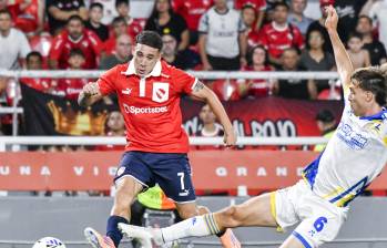 Santiago Montiel ganó el premio Puskas al mejor gol del año por su chilena con Independiente. FOTO: AFP. 