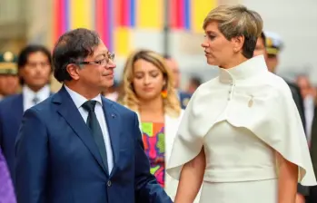 Gustavo Petro y Verónica Alcocer el 7 de agosto de 2022 en la posesión del mandatario. Foto: Presidencia