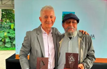 En la imagen aparecen Wilson Díaz, y el reportero gráfico Gabriel Buitrago. FOTO CORTESÍA ACORD ANTIOQUIA