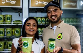 El guacamole de Pa’ Untar Guacamole puede durar hasta 20 días en nevera cuando viene en frasco de vidrio, gracias a su proceso natural de conservación. FOTO Julio César Herrera. 