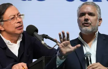 El presidente Petro y el expresidente Duque se enfrentaron en redes sociales por la deuda de Colombia con el FMI. FOTO: Colprensa y Presidencia.