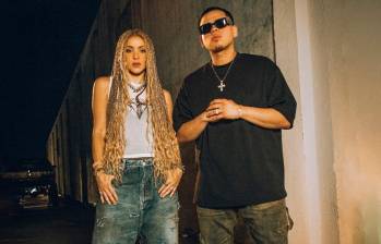Shakira y Jesús Ortiz, el vocalista de Fuerza Regida. FOTO Cortesía Sony Music