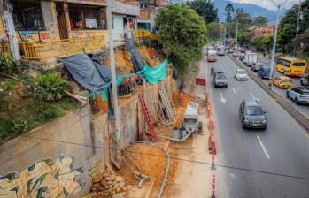 El muro de contención que se instaló en la Autopista Norte a la altura de Belalcázar, para evitar deslizamientos ante las fuertes lluvias. FOTO: Cortesía Alcaldía de Medellín 