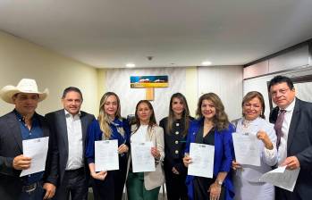 Ocho senadores de la Comisión Séptima del Senado radicaron la ponencia de archivo de la reforma laboral. Foto Senado