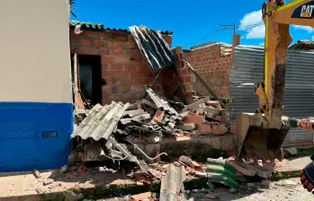 Esta fue una de las tres propiedades derribadas de manera conjunta entre la Gobernación de Antioquia, la Policía Antioquia y la Alcaldía de Abejorral, dentro de la estrategia contra la delincuencia en el departamento. FOTO: CORTESÍA GOBERNACIÓN DE ANTIOQUIA