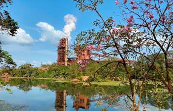 Instalaciones de Cerro Matoso en Córdoba, cuya operación depende del suministro continuo de gas natural para mantener activos sus hornos de producción de ferroníquel. FOTO cortesía Cerro Matoso