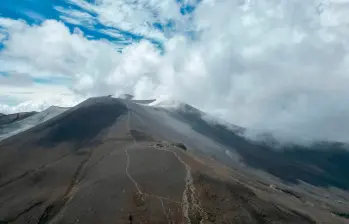 En el volcán Puracé se han observado emisiones de gases y ceniza, con columnas de entre 500 metros y 1,4 kilómetros sobre la cima. FOTO cortesía UNGRD