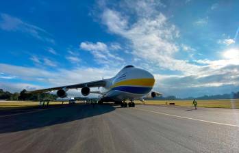 El Antonov-124 que ha aterrizado dos veces en Antioquia pertenece a Ucrania y es uno de los 25 que todavía están en operación. FOTO: CORTESÍA