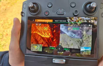 Así monitorean, con drones, los focos del incendio en el Cerro Quitasol al Norte del Valle de Aburrá. FOTO: Cortesía Alcaldía de Bello