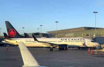 La escasez de combustible de aviación en Cuba obligó a varias aerolíneas internacionales a suspender o reprogramar sus vuelos hacia la isla. FOTO: AFP.