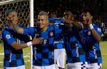 El festejo del gol con el que Boyacá Chicó selló la serie 3-0 a su favor y así logró el ascenso a la primera división. FOTO dimayor