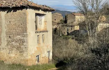 Bárcena de Bureba, en la provincia española de Burgos, permaneció abandonado desde la década de 1970 y ahora busca recuperar habitantes a través de un modelo de vida sustentable y comunitario. FOTO: Destino Burgos.