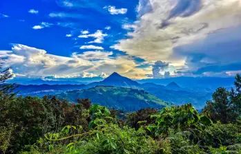 La travesía El Retiro–Fredonia: 40 kilómetros donde caminar también es una forma de duelo. Foto: Cristina Rodríguez. 