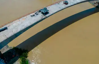 Aspecto del viaducto sobre el río León, que conectará al muelle con la central de Puerto Antioquia. FOTO: Cortesía