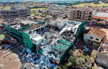 Una vista aérea muestra la destrucción causada por un tornado que azotó la ciudad de Rio Bonito do Iguaçu, en el estado brasileño de Paraná. Foto;: Afp