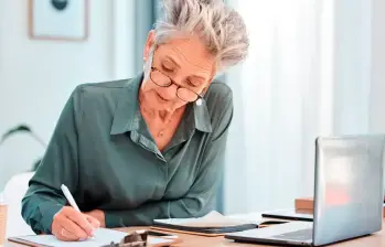 Los servidores públicos deben retirarse al cumplir 70 años, salvo en cargos de alto nivel o elección popular. FOTO: GETTY