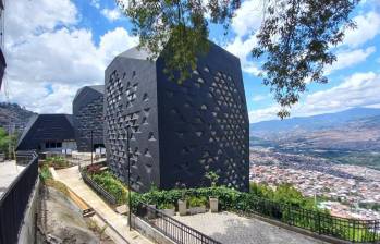 El Parque Biblioteca Santo Domingo conocido durante años como Biblioteca España podría estar listo en mayo con las obras finales que se llevarán a cabo en el auditorio de esta infraestructura. FOTO: EL COLOMBIANO