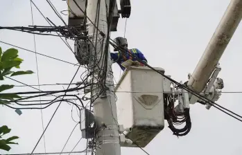 Millones de usuarios en la región Caribe siguen pagando la sobretasa en la factura de energía, pese a los fallos del Consejo de Estado que ordenan su eliminación. FOTO: Air-e.