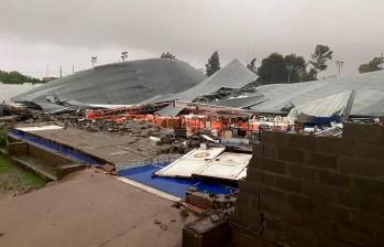 La mayoría de las víctimas del temporal en Bahía Blanca estaban en el club del Norte, cuando el techo del complejo colapsó durante una competencia deportiva. FOTO: Tomada de X (antes Twitter) @Pilarica_20