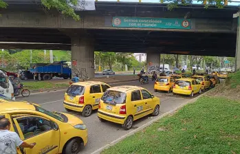 Imagen de referencia de un grupo de taxis por la ciudad. Foto: Cristian Vásquez Arroyave. 