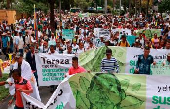 Unas 800 personas arrancaron la manifestación y se espera que se sumen más organizaciones durante el trayecto. FOTO: MANUEL SALDARRIAGA