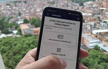 La Cédula digital es una de las exepciones para el uso del celular en el lugar de votación. Foto: Mauricio Palacio Betancur. 