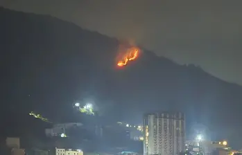 En menos de tres horas hubo dos incendios en Bello, Antioquia. FOTO: Santiago Olivares.