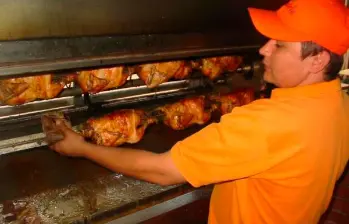 El Índice del Pollo Asado, IPA, reveló que el precio del plato subió 7,3%. FOTO: EL COLOMBIANO