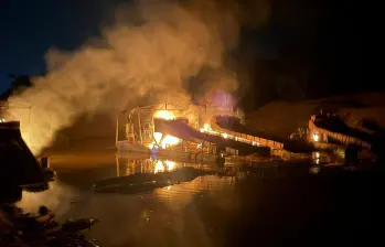 Las unidades mineras fueron destruidas. Allí se hallaron, 2 excavadoras, 6 dragas tipo buzo, 8 motores industriales, 6 clasificadoras y una planta eléctrica, avaluados en más de $1000 millones. FOTO: Cortesía Décima Primera Brigada del Ejército Nacional