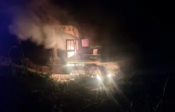 Entre la maquinaria decomisada hay excavadoras, además de motores y otros insumos para la extracción de oro. FOTO: Brigada 11 del Ejército