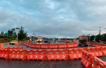 Este es el nuevo desvío que se implementó en la vía al aeropuerto José María Córdova, de Rionegro, por las obras del intercambio. FOTO: CORTESÍA GOBERNACIÓN DE ANTIOQUIA