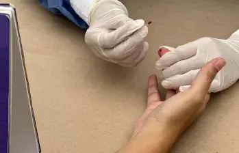 Realización de pruebas de VIH en Medellín. FOTO: CORTESÍA ALCALDÍA DE MEDELLÍN