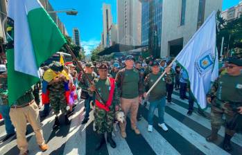 Los militares recorrieron las calles del centro de Medellín para protestar, de manera pacífica. FOTOS: JAIDER ESCOBAR BUITRAGO