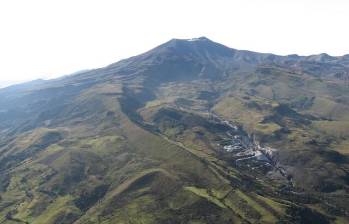 El volcán Puracé permanece en alerta naranja mientras continúan las emisiones de gases y ceniza. FOTO: Colprensa
