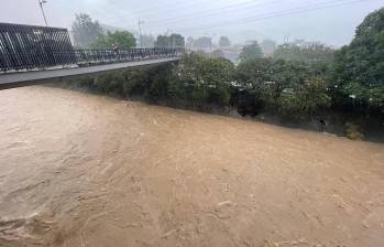 El río crecido y emergencias dejan las lluvias de este jueves. FOTO: Manuel Saldarriaga 