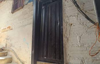 Dentro de esta vivienda encontraron el cuerpo sin vida del menor de edad LGBTIQ+, asesinado mediante aparente asfixia mecánica. FOTO: CRISTIAN VÁSQUEZ