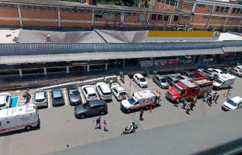 En el lugar fueron atendidas 20 personas que tuvieron algunos síntomas, de las cuales tres fueron remitidas a centros asistenciales. FOTO Cortesía Denuncias Antioquia