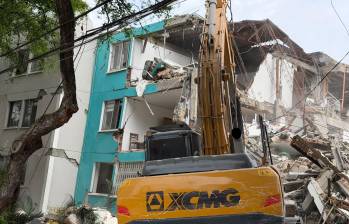 En Cali comenzó la demolición de 11 edificios tras el terremoto de hace un mes. Foto: Alcaldía de Cali