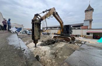La vieja edificación de la escuela Hernán Toro Agudelo fue demolida para dar paso a una nueva infraestructura. FOTO: Cortesía Alcaldía de Medellín