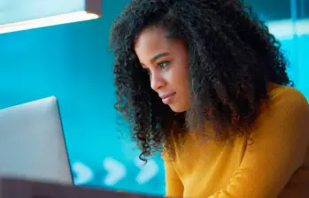 Ktronix y el SENA se unieron para ofrecer formación técnica en retail con apoyo económico durante todo el proceso de aprendizaje. FOTO: GETTY