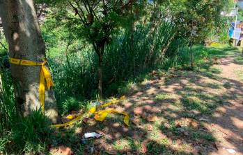 En este sector del barrio Fuente Clara fue abanadonado el cuerpo del fallecido con un cartel. FOTO: ANDRÉS FELIPE OSORIO GARCÍA