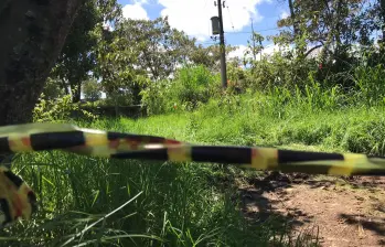 En este punto de la vereda La China, en el corregimiento San Félix, se produjo el hallazgo del cuerpo sin vida de un hombre, dentro de un costal que estaba cubierto con unas cobijas. FOTO: LAURA ROSA JIMÉNEZ VALENCIA