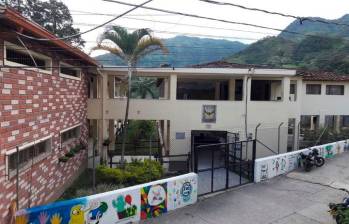 En la IE Cocorná se trabaja bajo un ambiente tenso y no apto para la enseñanza, denuncian los estudiantes. FOTO CORTESÍA
