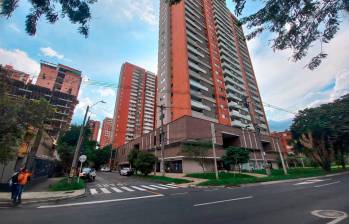En este edificio del barrio Los Colores ocurrió la muerte del niño de 5 años que cayó del un piso 26. FOTO: MAURICIO PALACIO