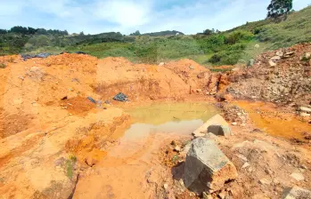 En este lago improvisado las autoridades encontraron los cuerpos sin vida de Yenrri José Araújo Caballero, de 15 años, y Juan José Ramírez Penagos, de 16, luego de que personas del sector los ubicaran. FOTO: ANDRÉS GARCÍA HERNÁNDEZ