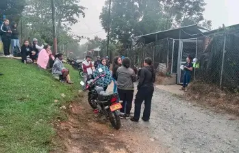 Los familiares esperan noticias desde este lunes 22 de septiembre. FOTO: CORTESÍA