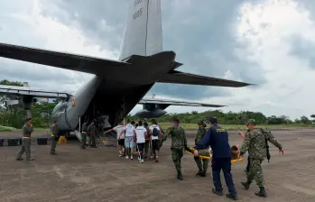 Los sobrevivientes del accidente en Puerto Leguízamo, Putumayo, fueron trasladados a hospitales de distintas regiones. FOTO: CORTESÍA DE MINDEFENSA.