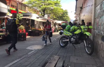 En este punto de la Plaza Zea, en el centro de Medellín, ocurrió el asesinato de estos dos hombres. FOTO: LAURA ROSA JIMÉNEZ VALENCIA